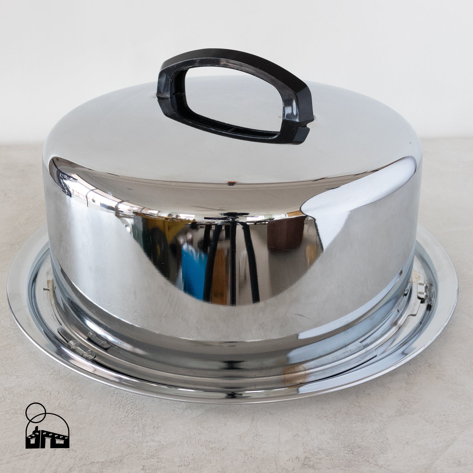 Vintage Chrome Cake Carrier with Locking Lid - Homekeep Market